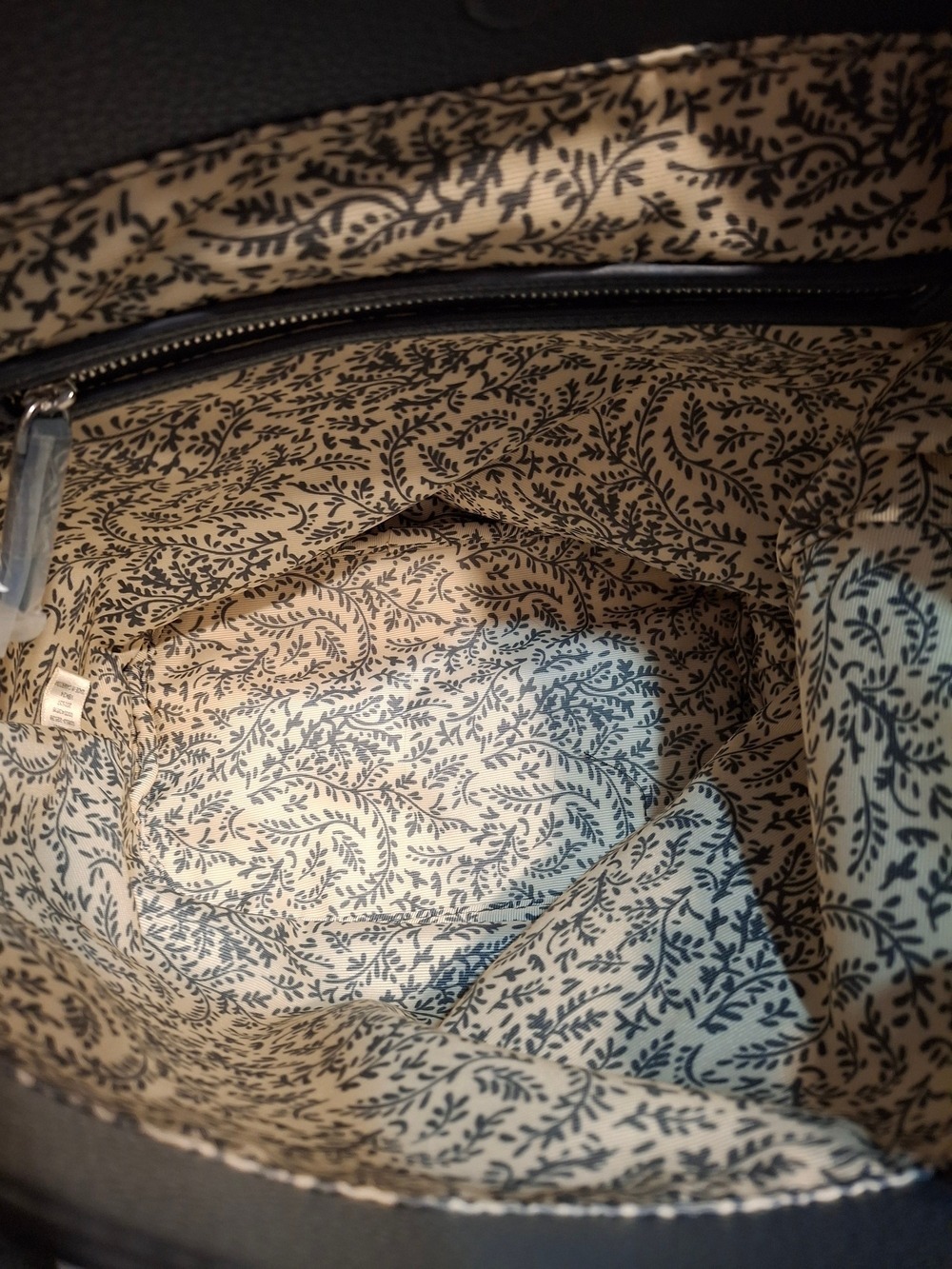 Vera Bradley Quilted Shoulder Bag in Beige NWT - Picture 8 of 9